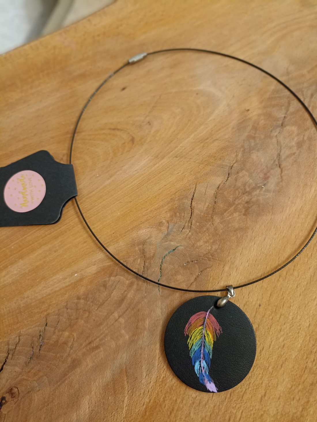 Medalion din piele naturala pictat - bijuterii - coliere - pandative - Artynos.ro