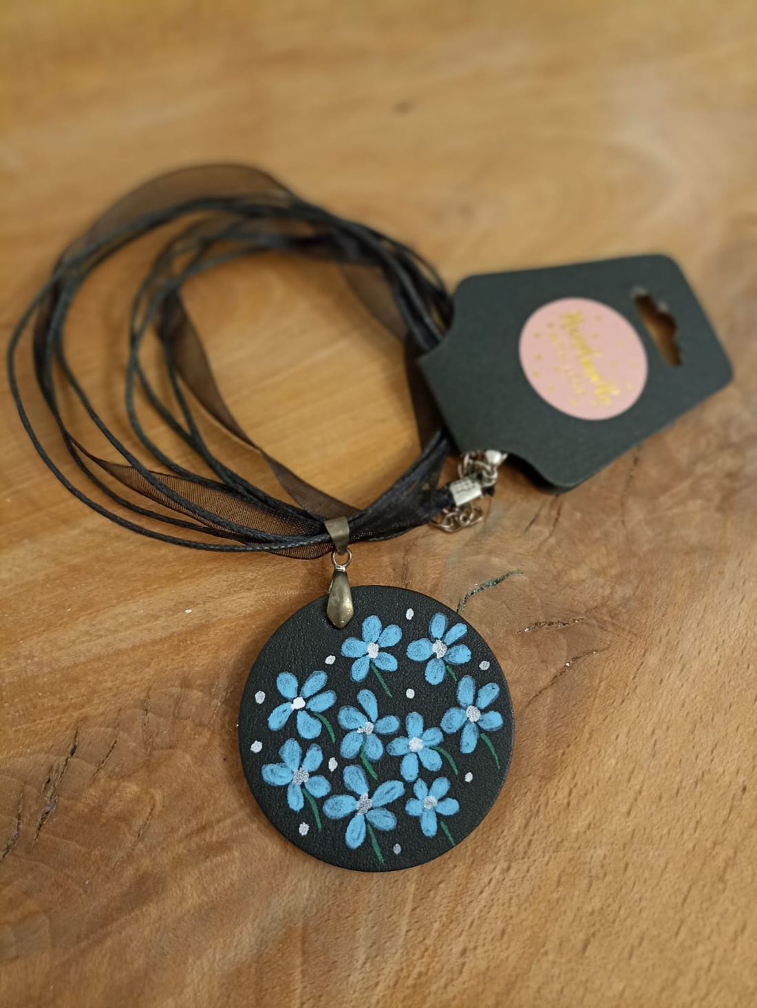 Medalion din piele naturala pictat - bijuterii - coliere - pandative - Artynos.ro