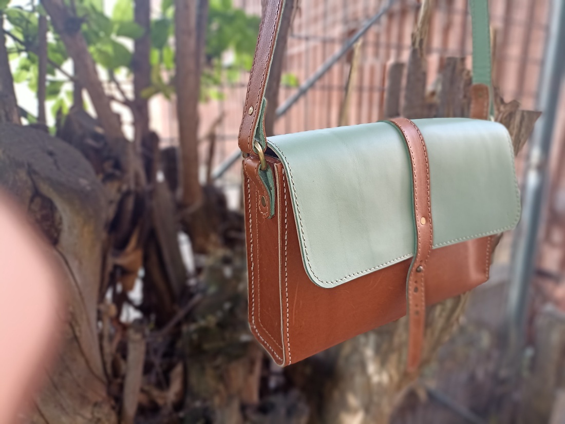 Genti de dama din piele naturala lucrate manual - genți și portofele - genți de mână și umăr - genți de umăr - Artynos.ro