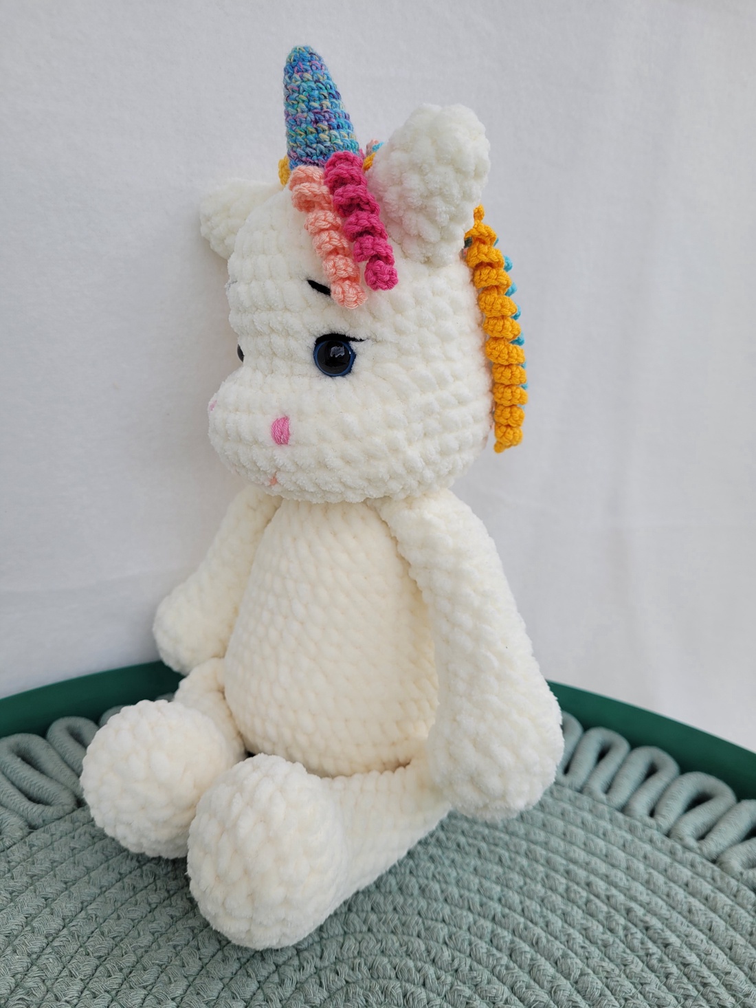 Unicorn crosetat manual, fir tip catifea 100% poliester moale, 35cm, alb unt - jucării și echipamente pentru copii - plușuri - unicorn - Artynos.ro Unicorn crosetat manual, fir tip catifea 100% poliester moale, 35cm, alb unt - jucării și echipamente pentru copii - plușuri - unicorn - Artynos.ro