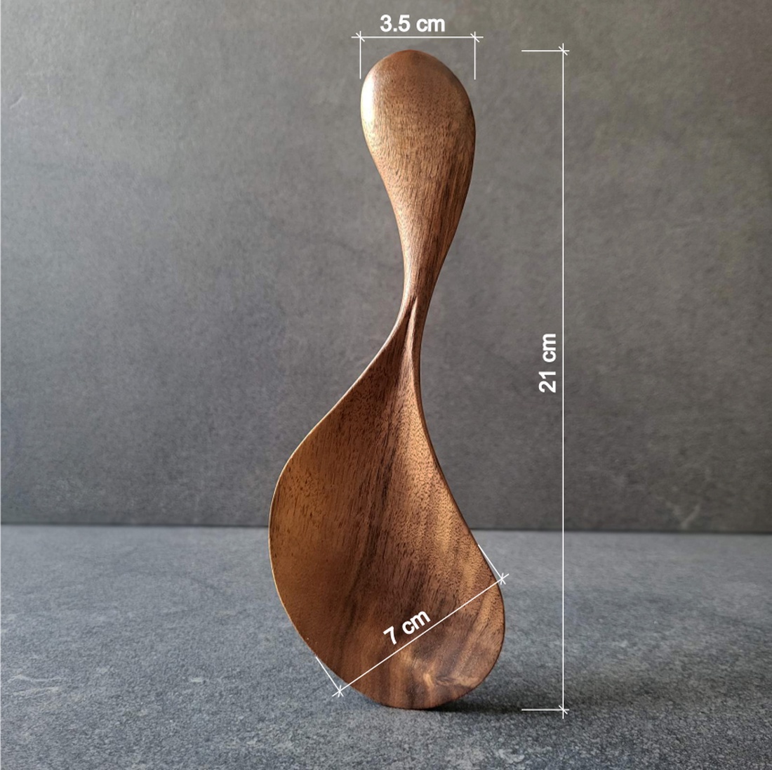 Lingura de servire din lemn de nuc american - casă & stil de viață - echipamente de bucătărie - accesorii de servire - linguri și furculițe artizanale - Artynos.ro