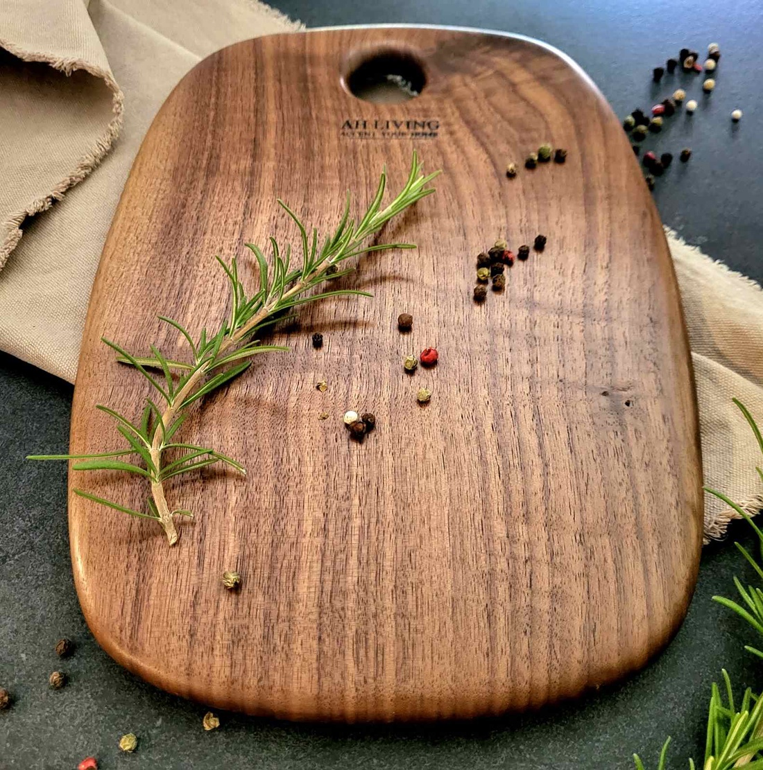 Platou servire din lemn de Nuc American - casă & stil de viață - echipamente de bucătărie - accesorii de gătit - tocătoare - Artynos.ro