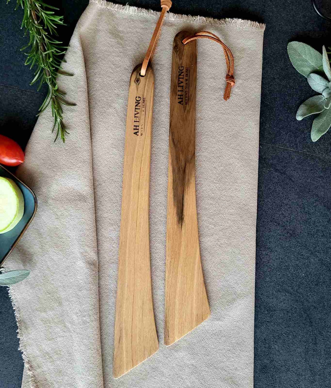 Spatula unghiulară din Nuc european - casă & stil de viață - echipamente de bucătărie - accesorii de gătit - tocătoare - Artynos.ro