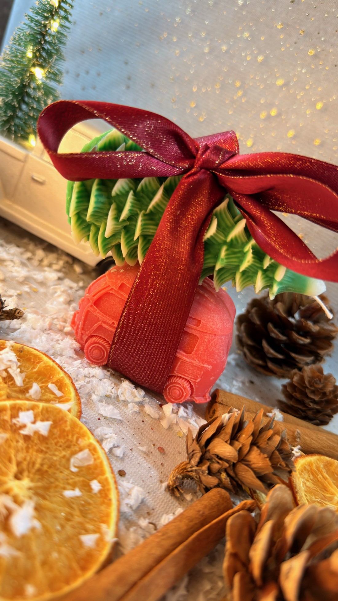 Mașină cu lumânare din lemn de pin - crăciun - decorațiuni de crăciun de casă - lumânări parfumate de crăciun - Artynos.ro