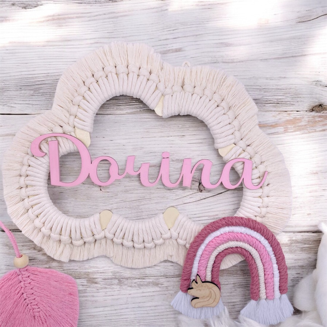 Nor macramé personalizat cu decor de perete curcubeu - girly - - Artynos.ro Nor macramé personalizat cu decor de perete curcubeu - girly - - Artynos.ro