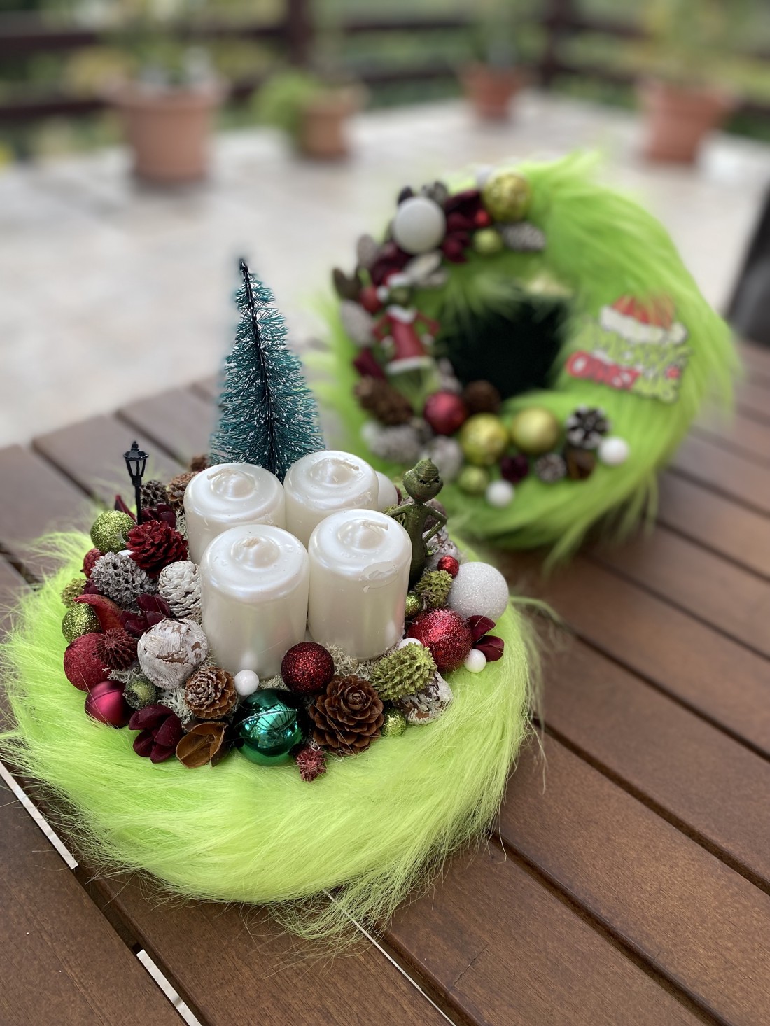 Ușă de Crăciun Grinch și coroană de Advent  -  - Artynos.ro