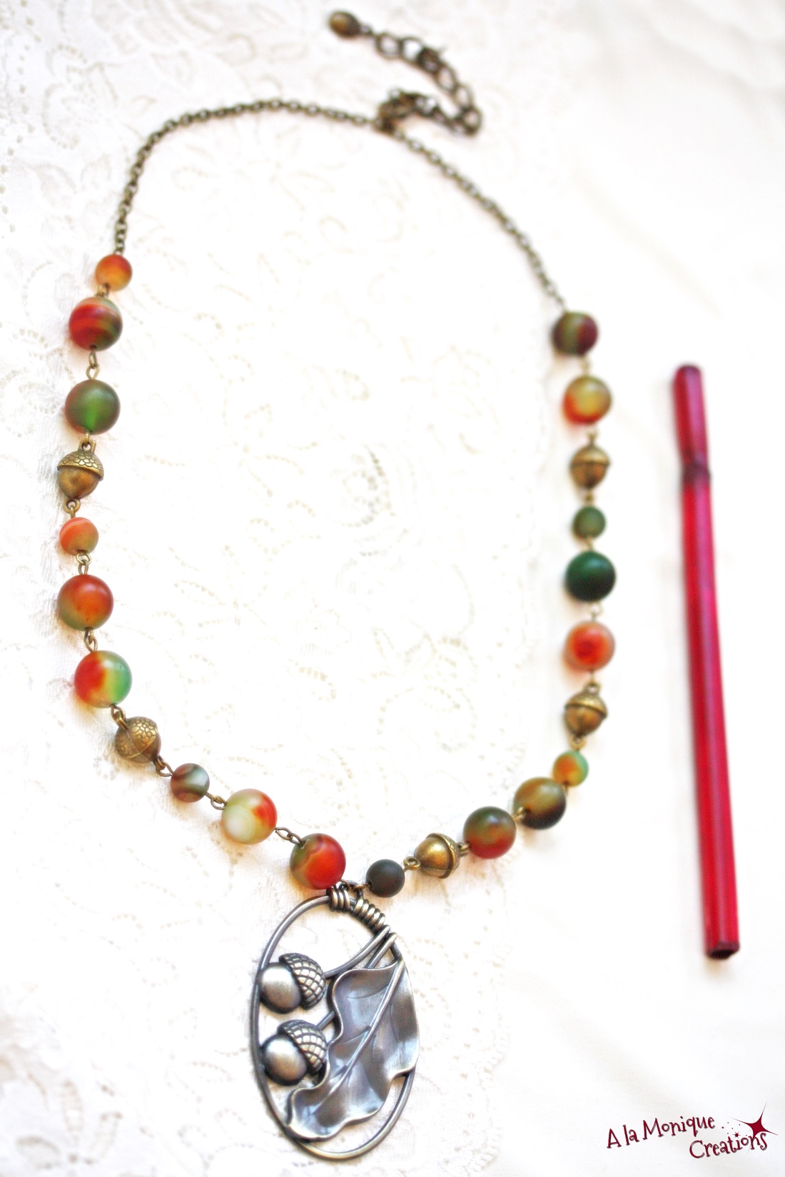 Colier cu agate si ghinde - bijuterii - coliere - coliere cu pandantive - Artynos.ro Colier cu agate si ghinde - bijuterii - coliere - coliere cu pandantive - Artynos.ro