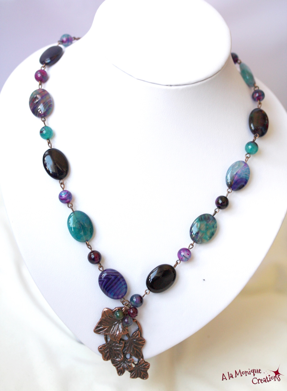 Colier cu agate violet si verde - bijuterii - coliere - coliere cu pandantive - Artynos.ro Colier cu agate violet si verde - bijuterii - coliere - coliere cu pandantive - Artynos.ro