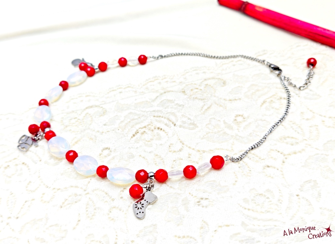Colier de Craciun cu coral rosu si opalit - bijuterii - coliere - coliere din pietre semiprețioase - Artynos.ro