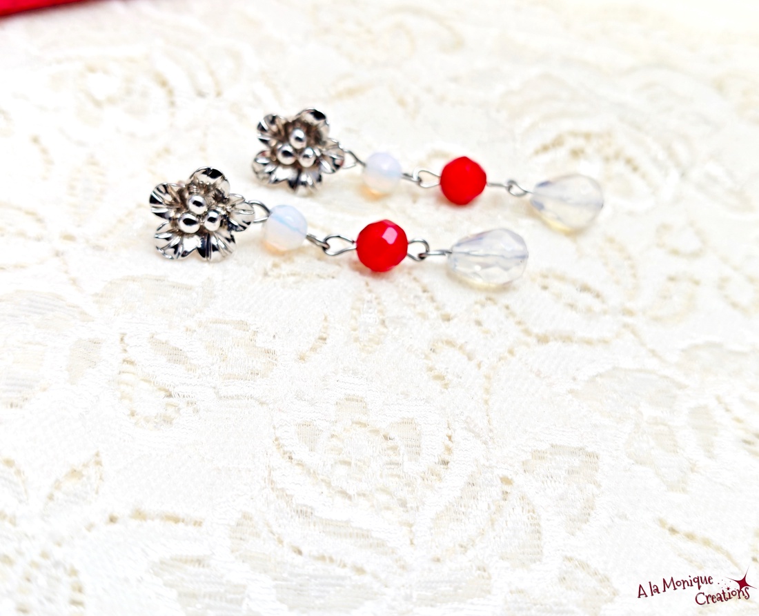 Cercei de Craciun cu coral rosu si opalit - bijuterii - cercei - cercei lungi - Artynos.ro