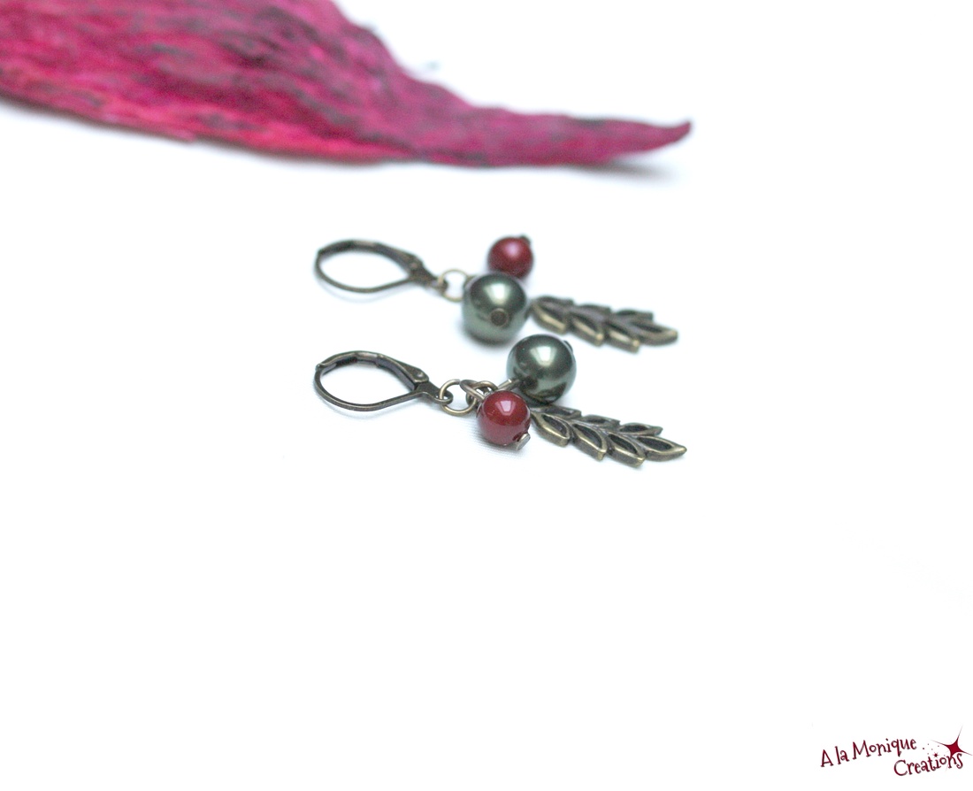 Cercei cu perle verzi si bordo - bijuterii - cercei - cercei lungi - Artynos.ro