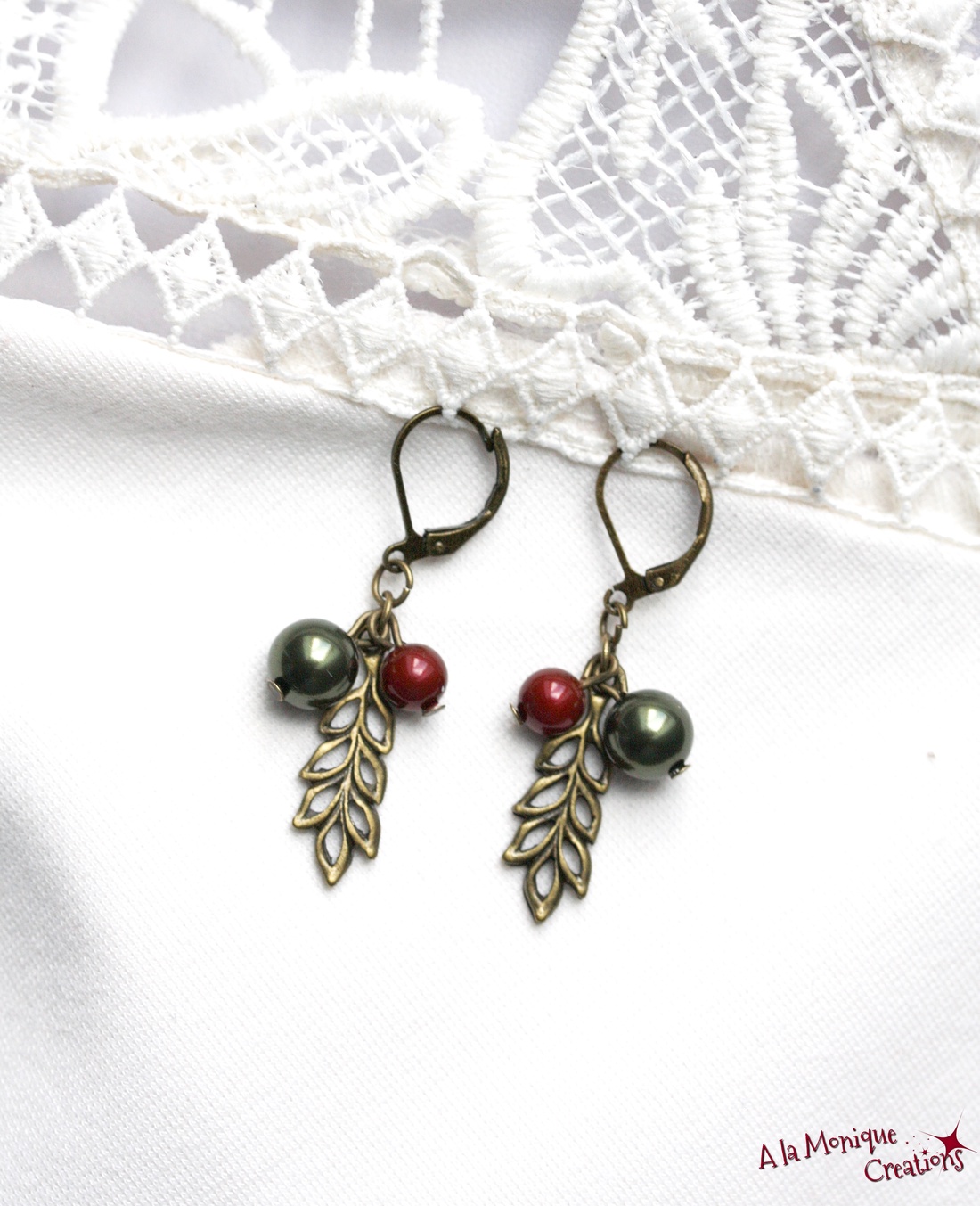 Cercei cu perle verzi si bordo - bijuterii - cercei - cercei lungi - Artynos.ro