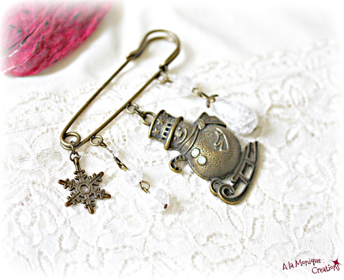 Brosa cu om de zapada si cristal de gheata - bijuterii - broșe - Artynos.ro