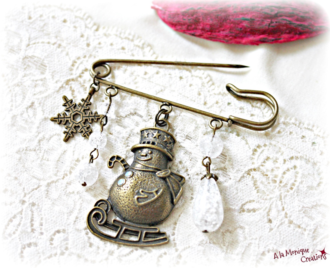 Brosa cu om de zapada si cristal de gheata - bijuterii - broșe - Artynos.ro