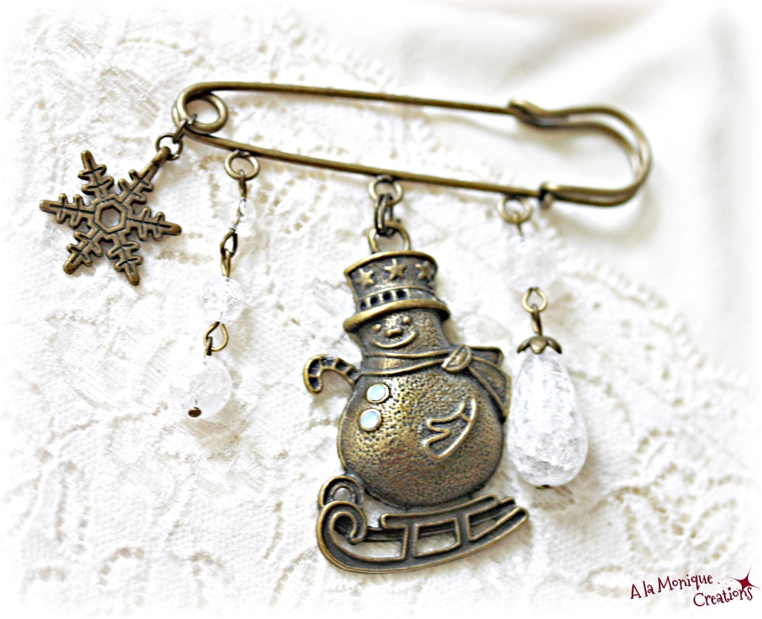 Brosa cu om de zapada si cristal de gheata - bijuterii - broșe - Artynos.ro