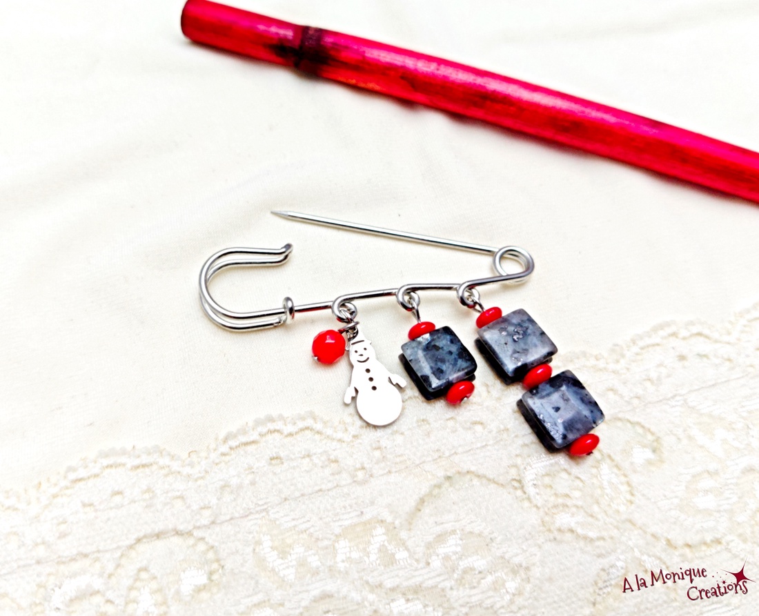 Brosa de iarna cu coral rosu si larvikit - bijuterii - broșe - Artynos.ro