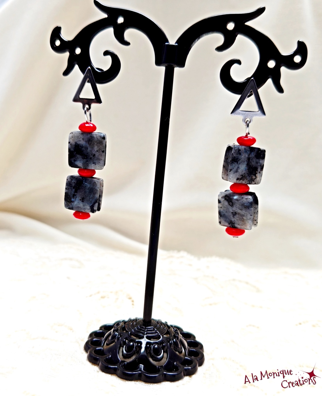 Cercei de iarna cu coral rosu si larvikit - bijuterii - cercei - cercei lungi - Artynos.ro