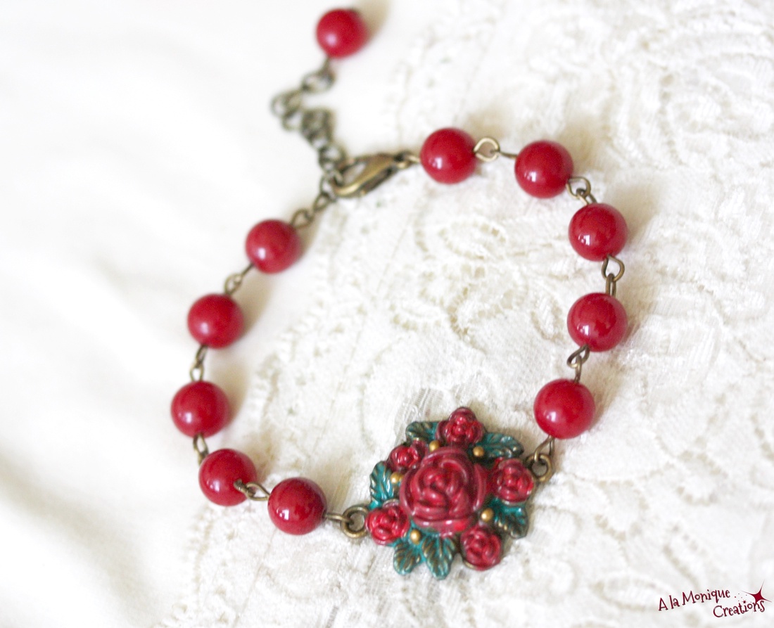 Bratara cu coronita de Craciun - bijuterii - brățări - brățări din perle - Artynos.ro