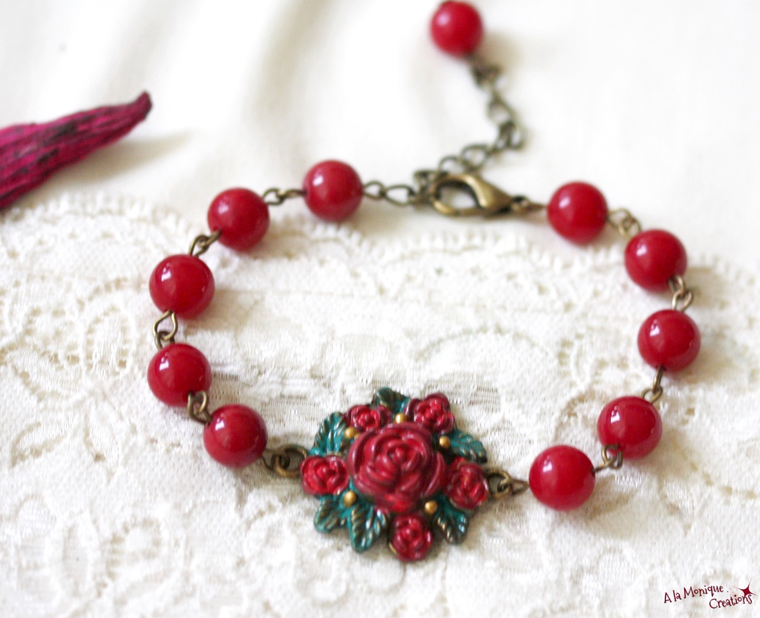 Bratara cu coronita de Craciun - bijuterii - brățări - brățări din perle - Artynos.ro