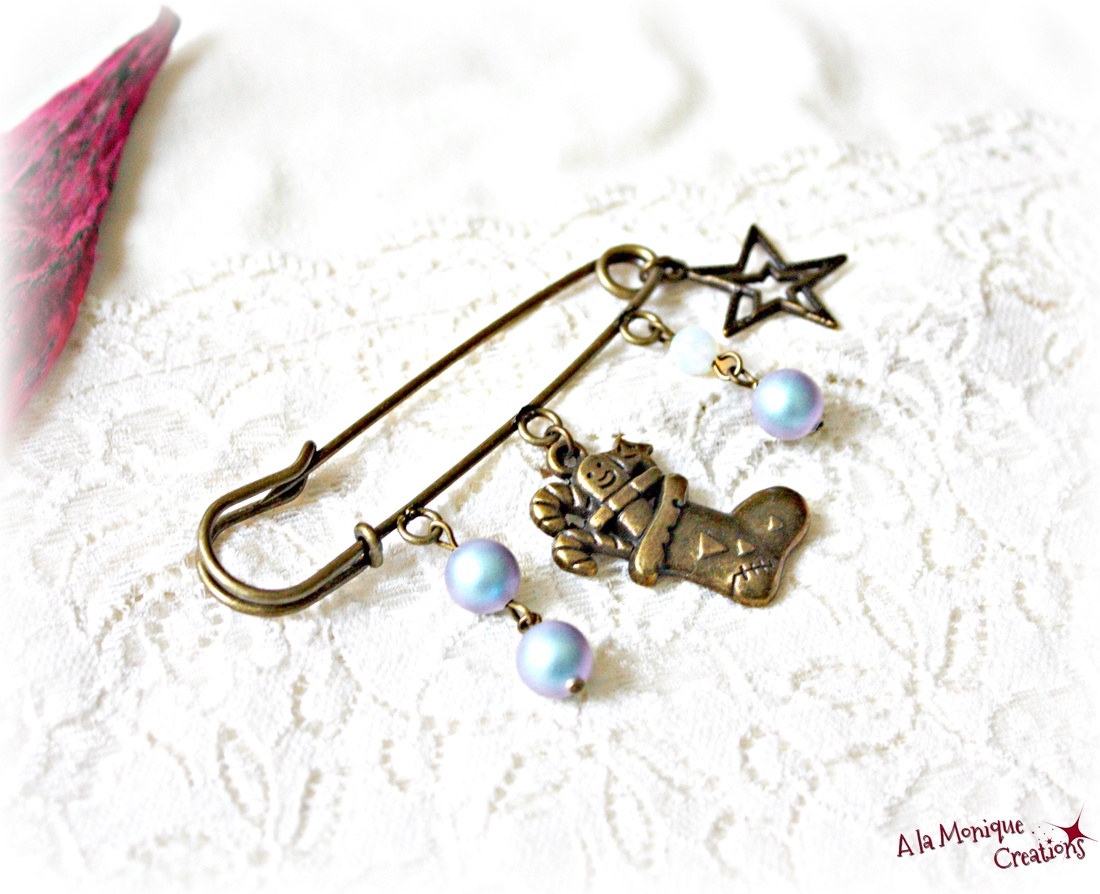 Brosa cu perle albastre si opalit - bijuterii - broșe - Artynos.ro