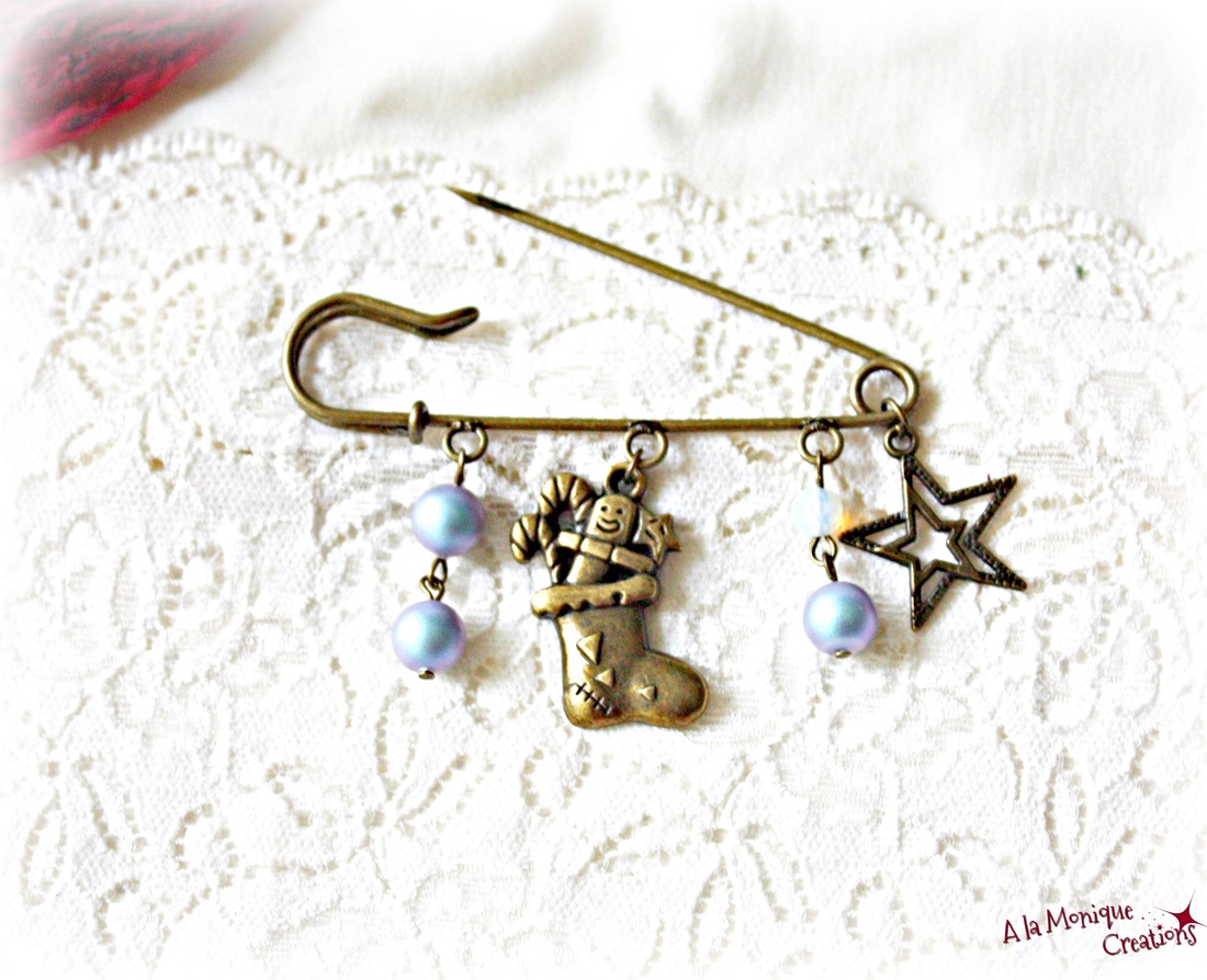 Brosa cu perle albastre si opalit - bijuterii - broșe - Artynos.ro