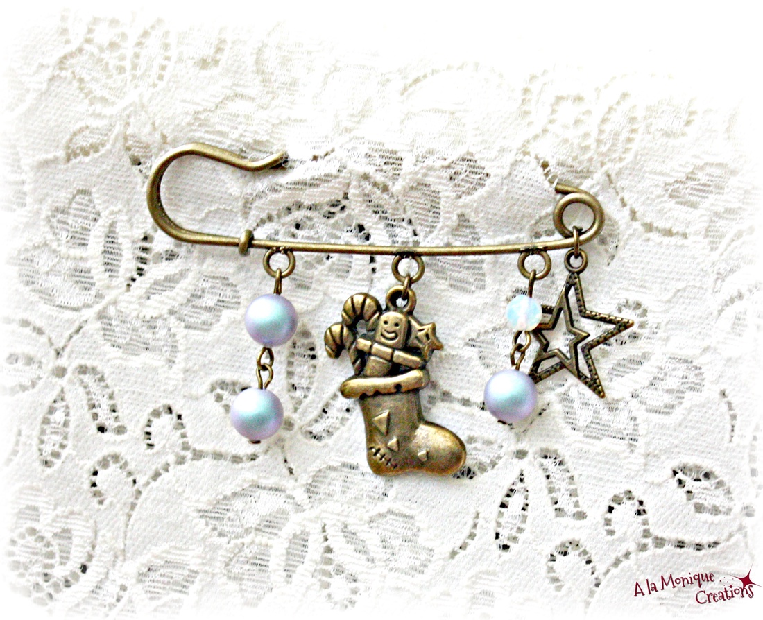 Brosa cu perle albastre si opalit - bijuterii - broșe - Artynos.ro