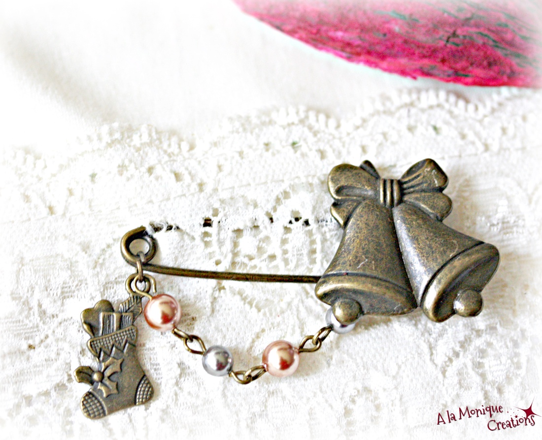 Brosa cu clopotei si perle - bijuterii - broșe - Artynos.ro