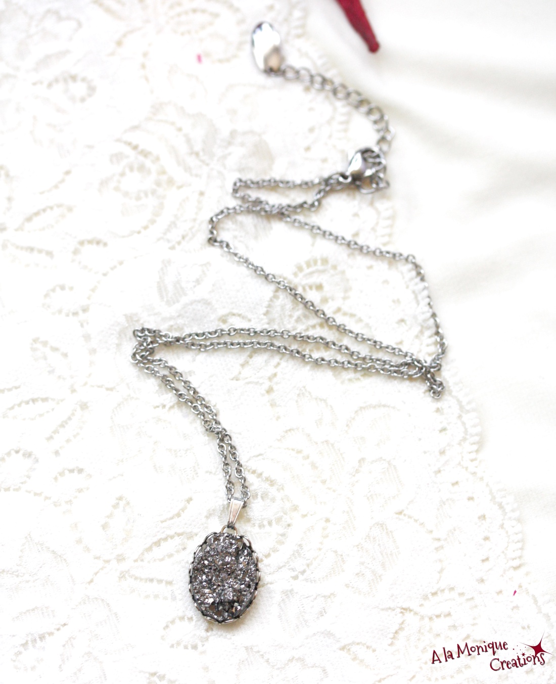 Colier cu druzy gri argintiu - bijuterii - coliere - coliere cu pandative - Artynos.ro