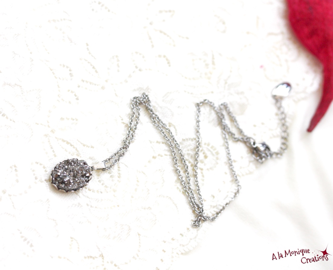 Colier cu druzy gri argintiu - bijuterii - coliere - coliere cu pandative - Artynos.ro