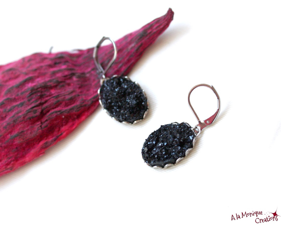 Cercei cu druzy negru - bijuterii - cercei - cercei din rășină - Artynos.ro