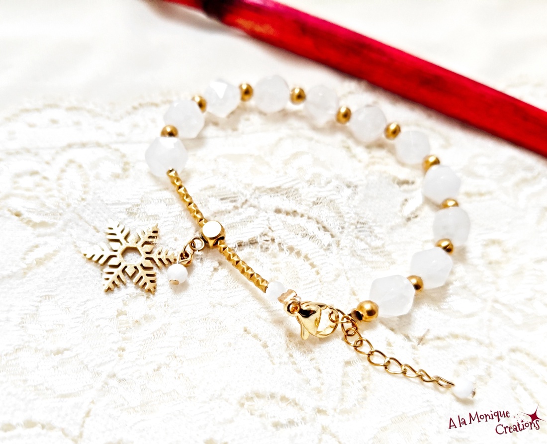 Bratara cu jad alb si fulg de zapada auriu - bijuterii - brățări - brățări din pietre semiprețioase - Artynos.ro