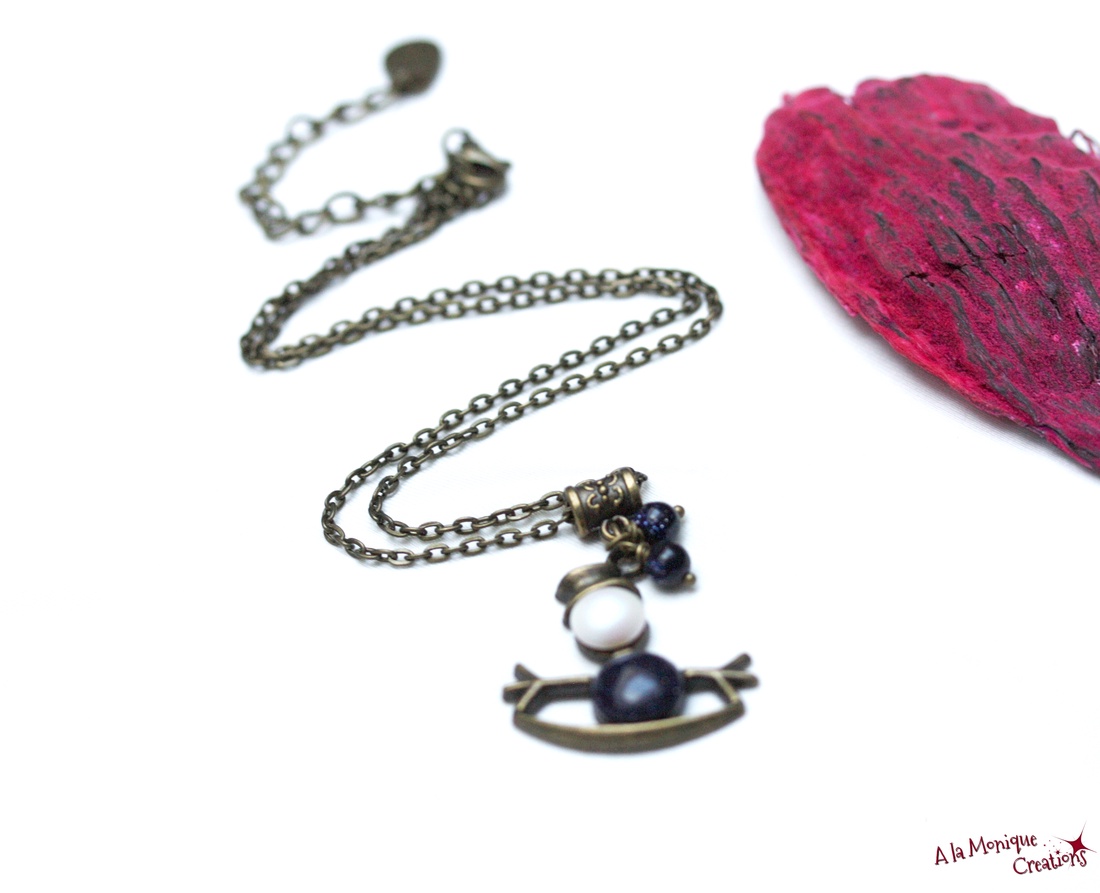 Colier om de zapada alb - bijuterii - coliere - coliere cu pandative - Artynos.ro