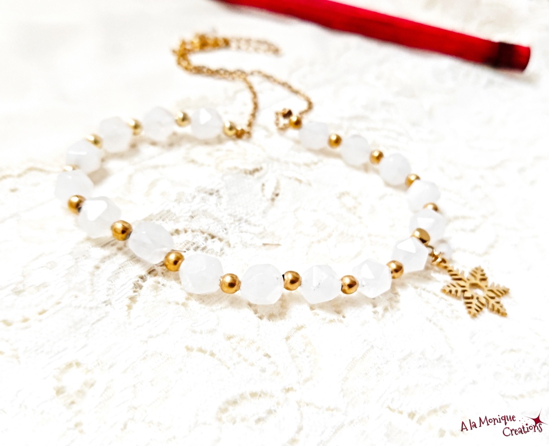 Colier cu jad alb si fulg de zapada auriu - bijuterii - coliere - coliere cu pandative - Artynos.ro