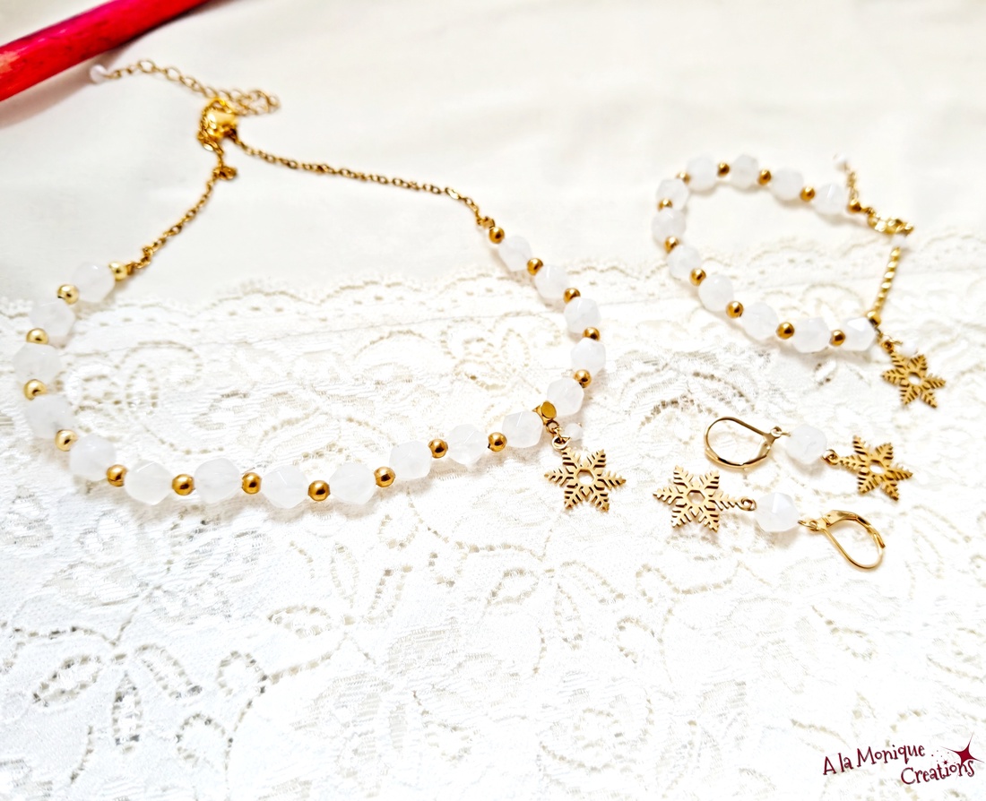 Colier cu jad alb si fulg de zapada auriu - bijuterii - coliere - coliere cu pandative - Artynos.ro