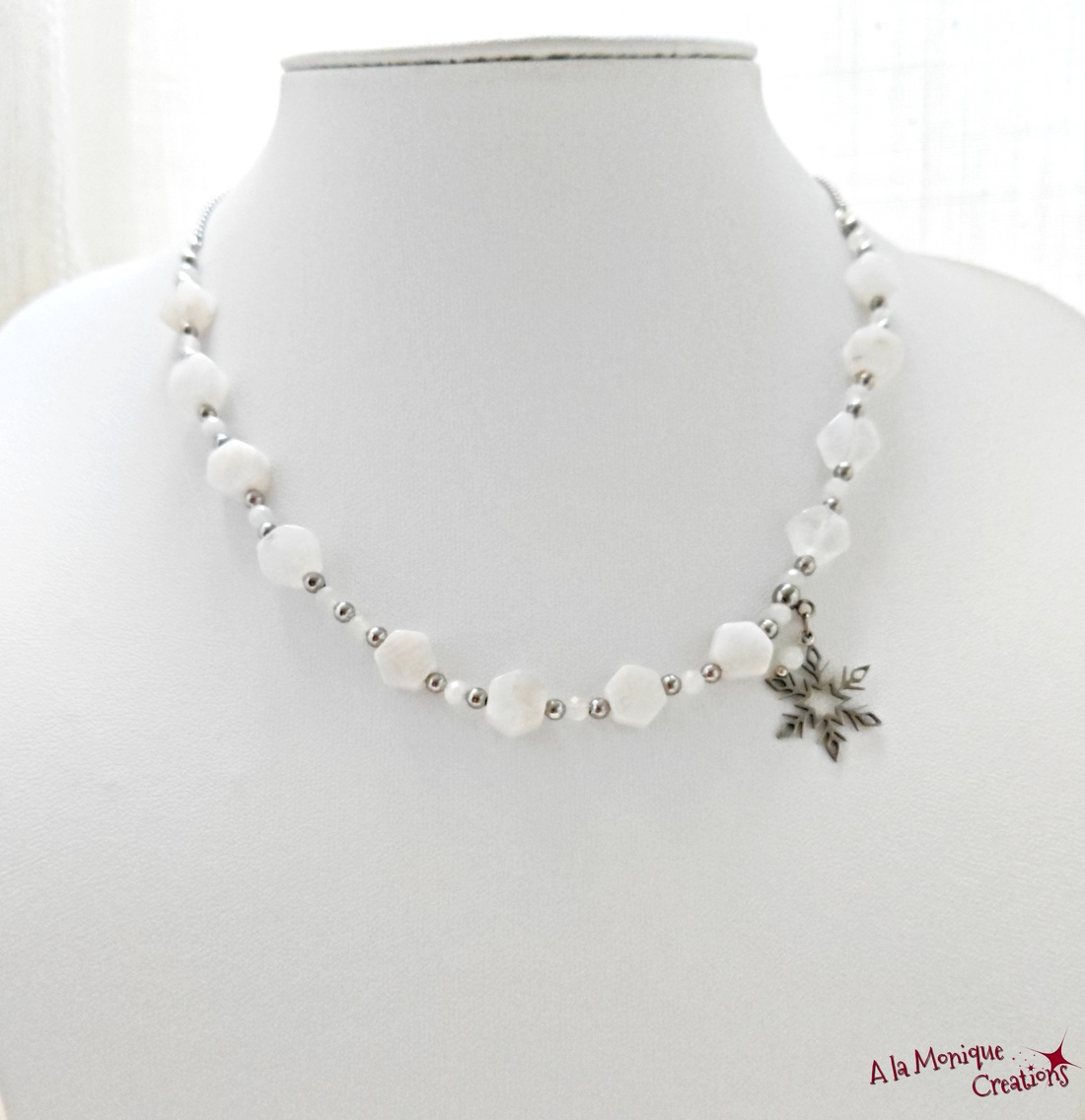 Colier cu jad piatra lunii si fulg de zapada  - bijuterii - coliere - coliere cu pandative - Artynos.ro