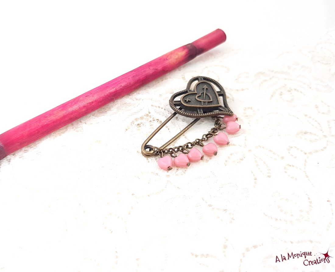 Brosa cu inimioare roz - bijuterii - broșe - Artynos.ro