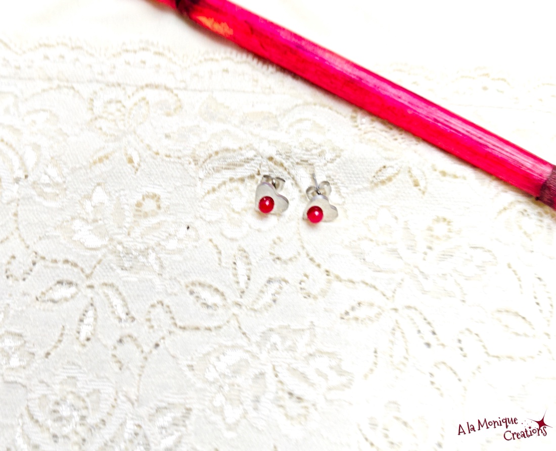 Cercei cu inimi de jad rosu - bijuterii - cercei - cercei din pietre semiprețioase - Artynos.ro