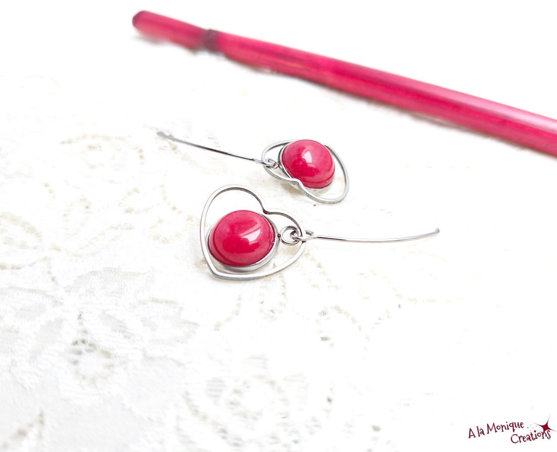 Cercei cu inimioare si jad rosu - bijuterii - cercei - cercei din pietre semiprețioase - Artynos.ro