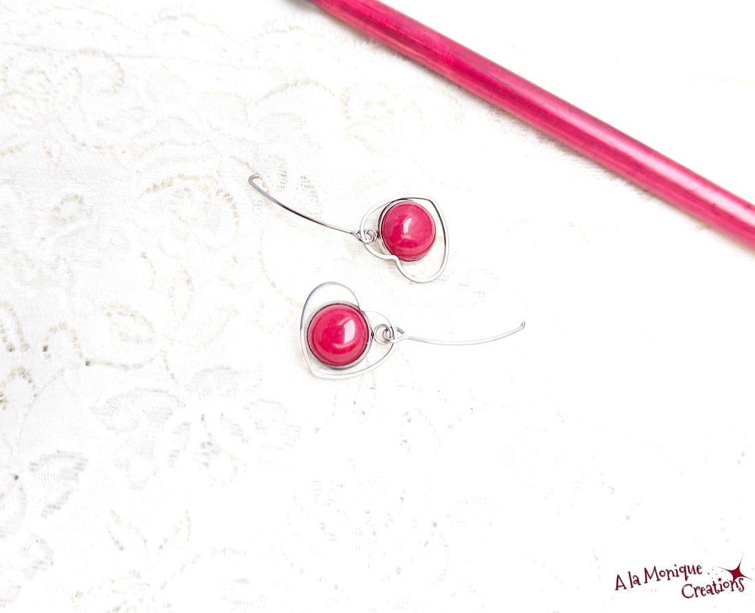 Cercei cu inimioare si jad rosu - bijuterii - cercei - cercei din pietre semiprețioase - Artynos.ro