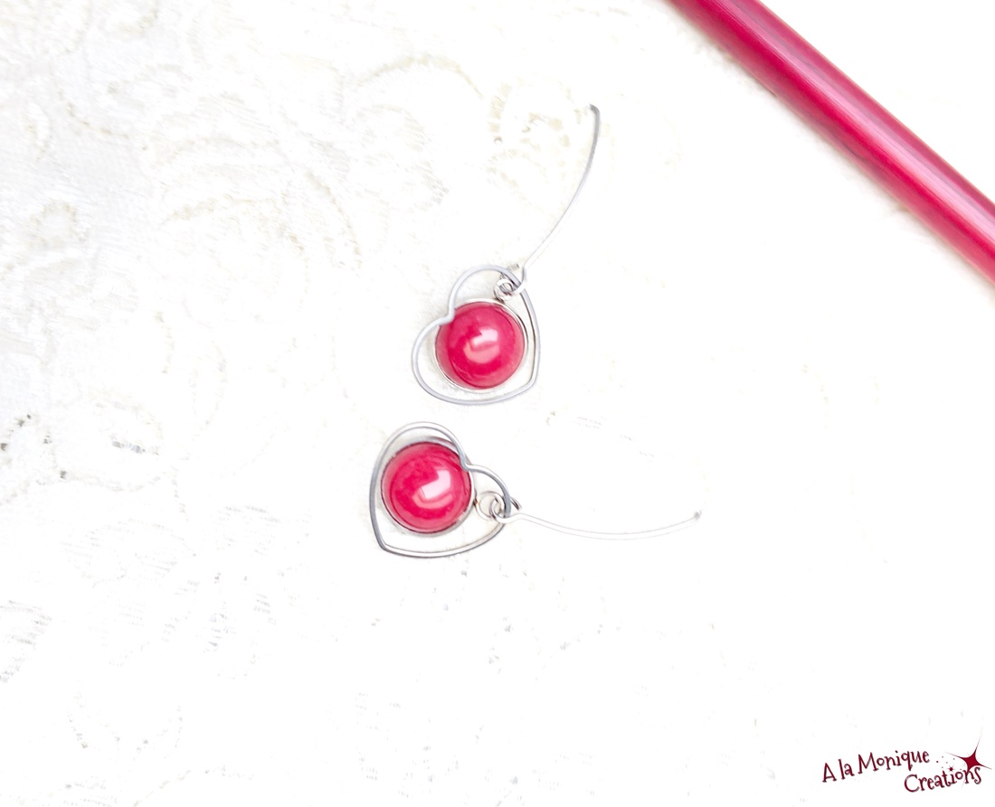 Cercei cu inimioare si jad rosu - bijuterii - cercei - cercei din pietre semiprețioase - Artynos.ro