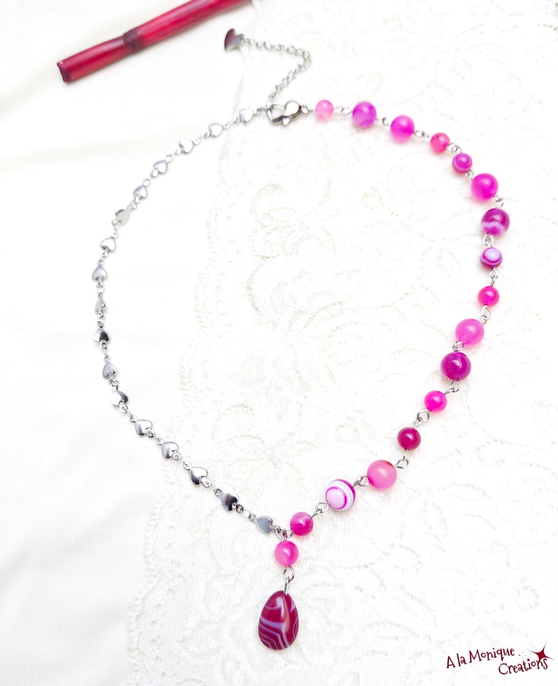 Colier cu inimioare si agat roz - bijuterii - coliere - coliere din pietre semiprețioase - Artynos.ro