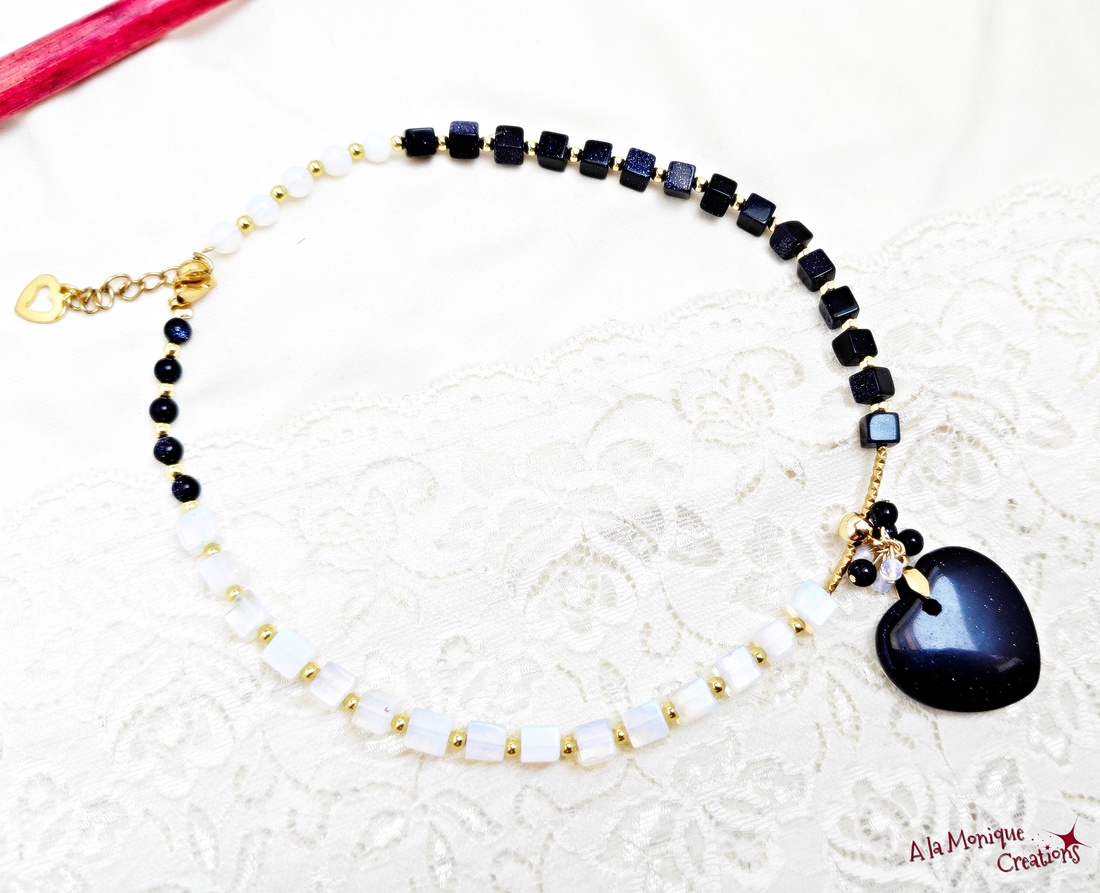 Colier cu piatra soarelui opalit si inimioara - bijuterii - coliere - coliere din pietre semiprețioase - Artynos.ro