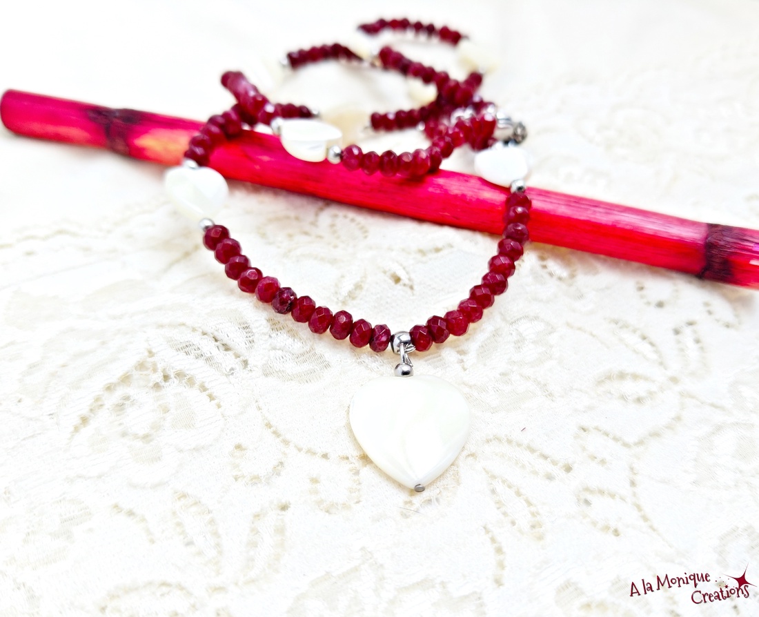 Colier cu inimi de sidef si jad grena - bijuterii - coliere - coliere din pietre semiprețioase - Artynos.ro