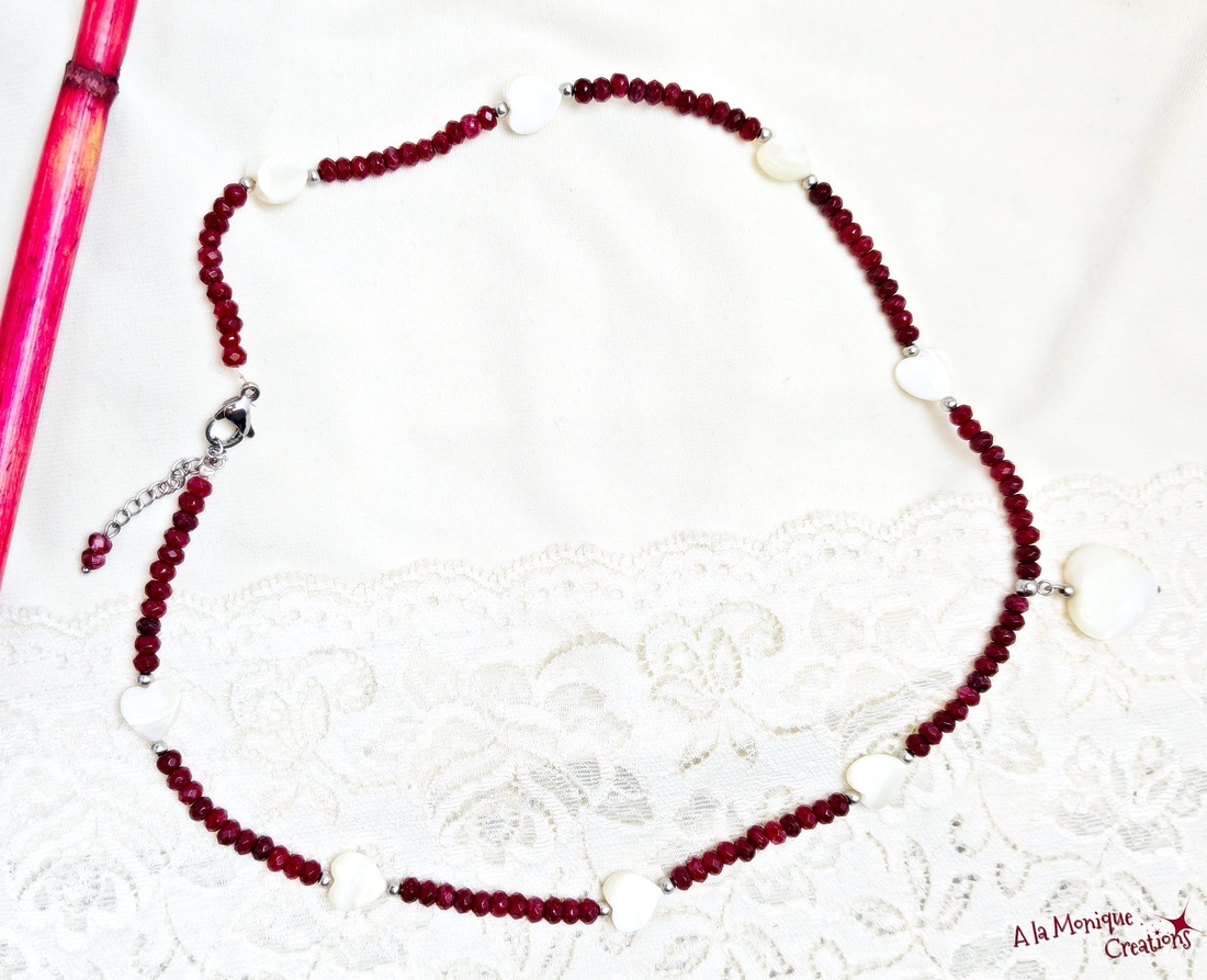 Colier cu inimi de sidef si jad grena - bijuterii - coliere - coliere din pietre semiprețioase - Artynos.ro