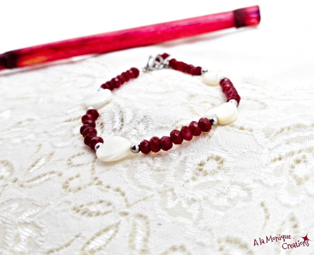 Bratara cu inimi de sidef si jad grena - bijuterii - brățări - brățări din pietre semiprețioase - Artynos.ro