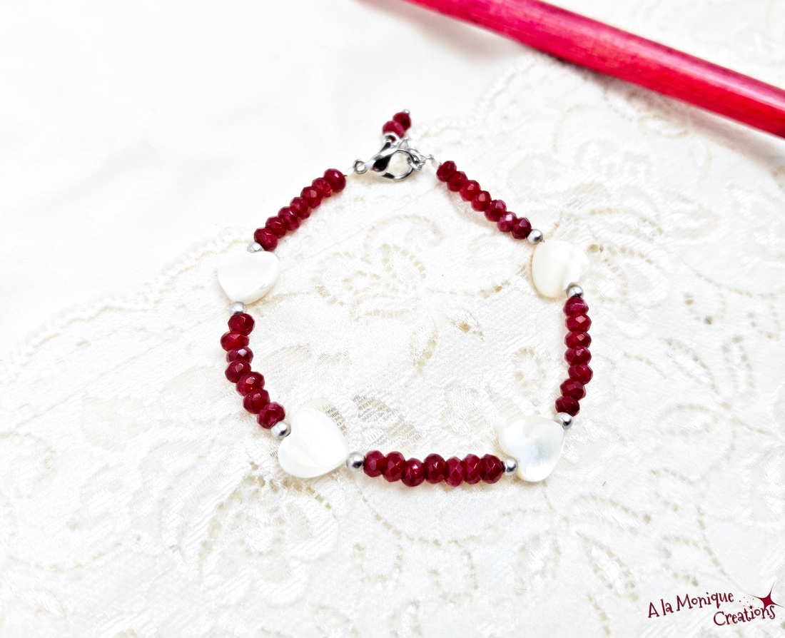 Bratara cu inimi de sidef si jad grena - bijuterii - brățări - brățări din pietre semiprețioase - Artynos.ro