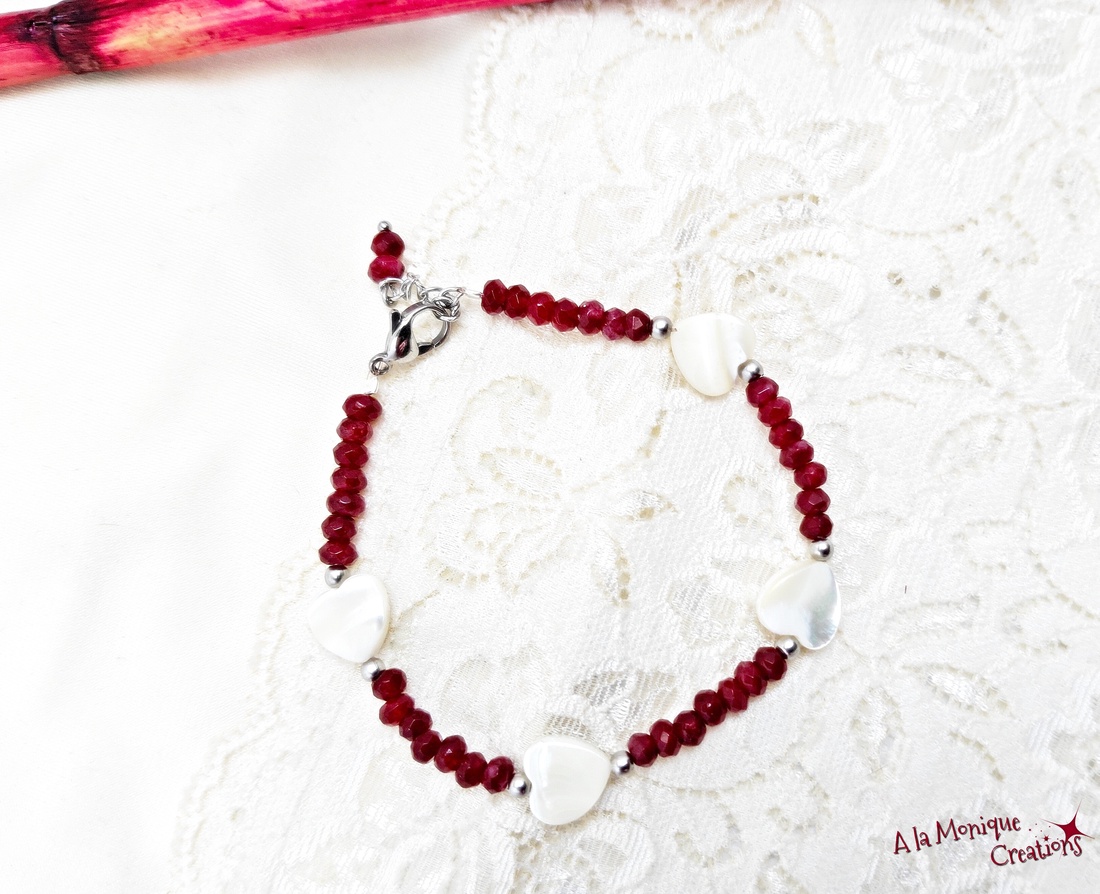 Bratara cu inimi de sidef si jad grena - bijuterii - brățări - brățări din pietre semiprețioase - Artynos.ro