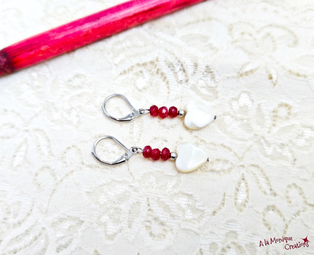 Cercei cu inimi de sidef si jad grena - bijuterii - cercei - cercei din pietre semiprețioase - Artynos.ro