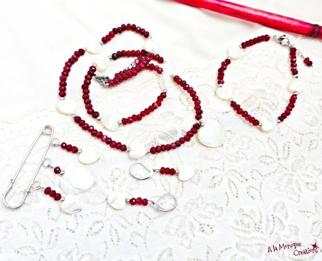 Cercei cu inimi de sidef si jad grena - bijuterii - cercei - cercei din pietre semiprețioase - Artynos.ro