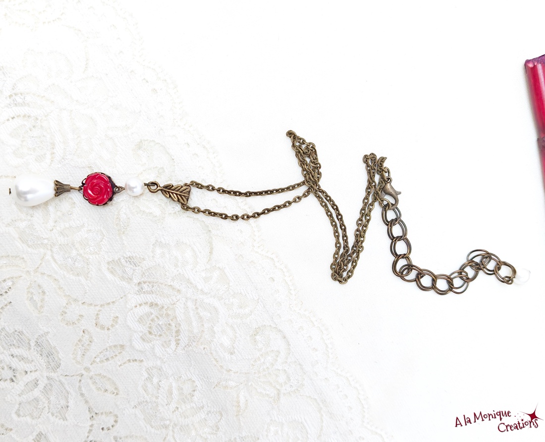 Colier cu trandafir de coral si perle albe - bijuterii - mărțișor - Artynos.ro